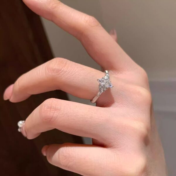 Wholesale Sparkling Pigeon Egg Zircon Diamond Stacking Ring