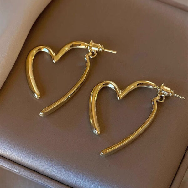 Wholesale Electroplated gold opening heart-shaped earrings