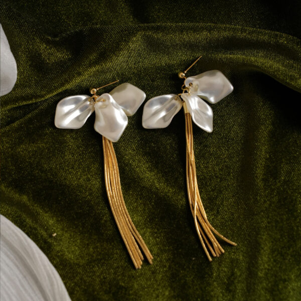 Wholesale White Petal Long Gold Tassel Earrings
