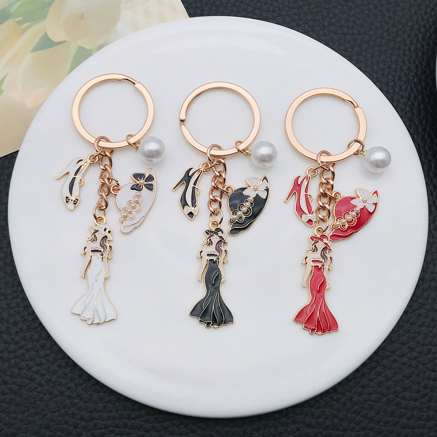 Wholesale Top hat, high heels, pearl keychain