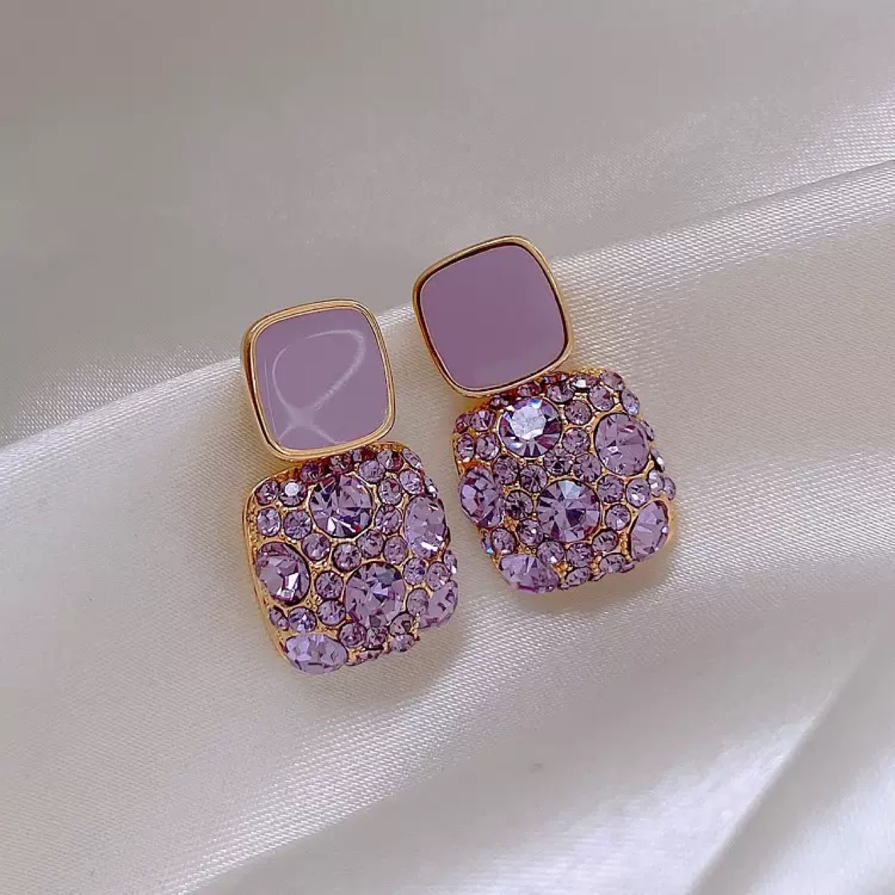 Wholesale Trendy Fashion Commuter Earrings, Stylish and Unique Ear Studs