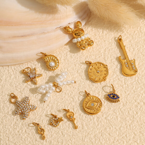 Wholesale Diverse diamond studded stainless steel necklace pendant accessories