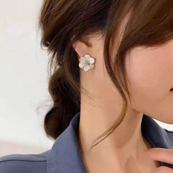 Wholesale Flower Earrings for Women, Elegant Niche Design Earrings,