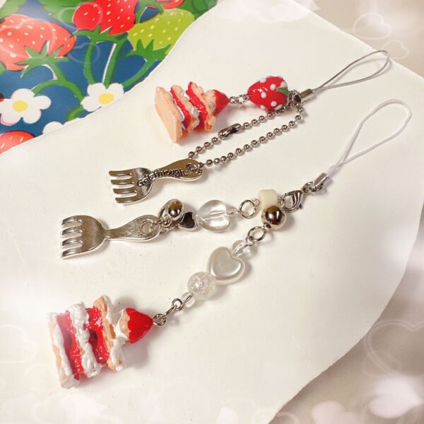 O1CN01EhL4Y61NqSzBApryM_2209112661621-0-cib Wholesale Strawberry cake bead cute keychain