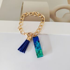 Blue chain letter i