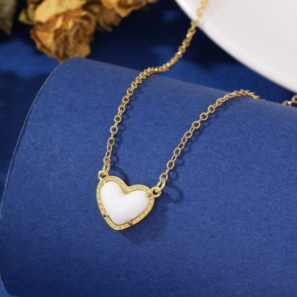 Wholesale Colorful peach heart collarbone necklace