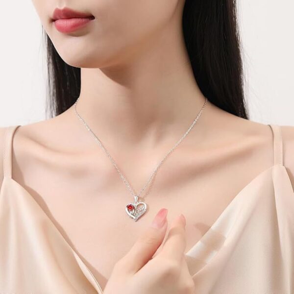 Wholesale Mother's Day gift heart-shaped letter 'MoM' necklace jewelry