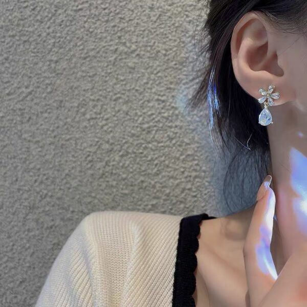 Wholesale Water droplet crystal flower earrings