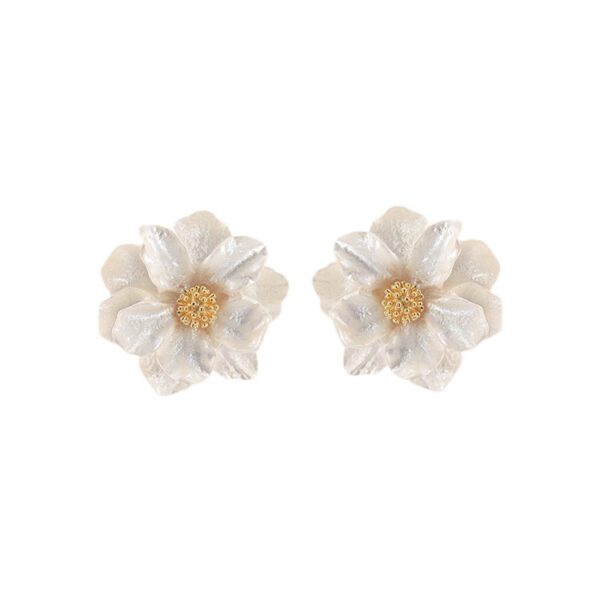 Wholesale Simulated Camellia Luxurious Feel Earrings