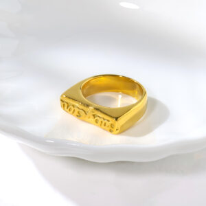C119 letter ring gold / No. 8