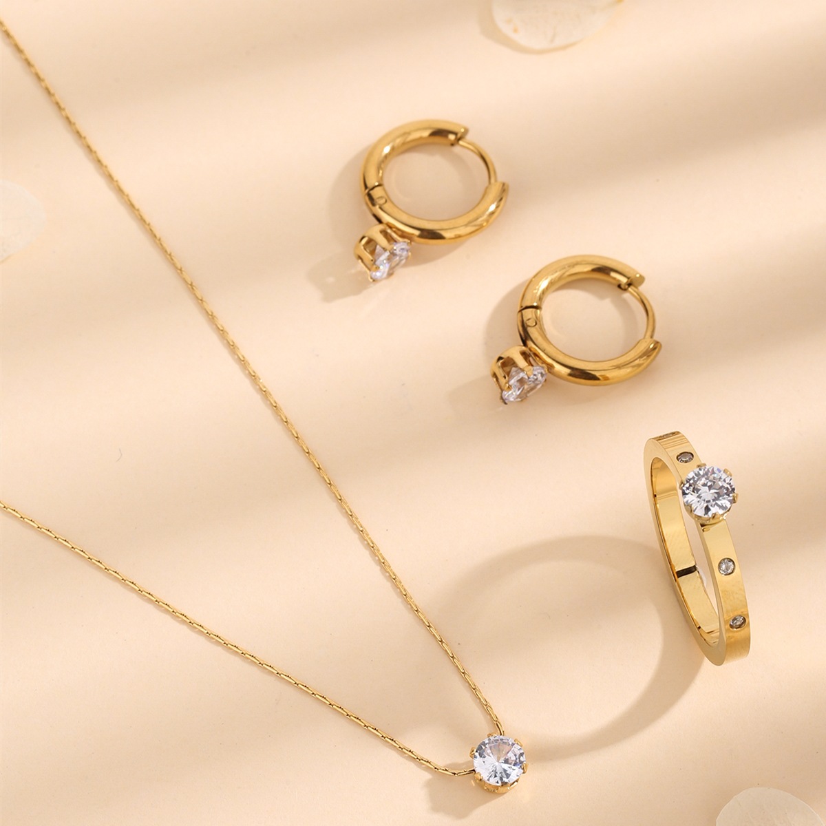 Wholesale Titanium Steel Four Claw Necklace Ring Earrings Luxury Set
