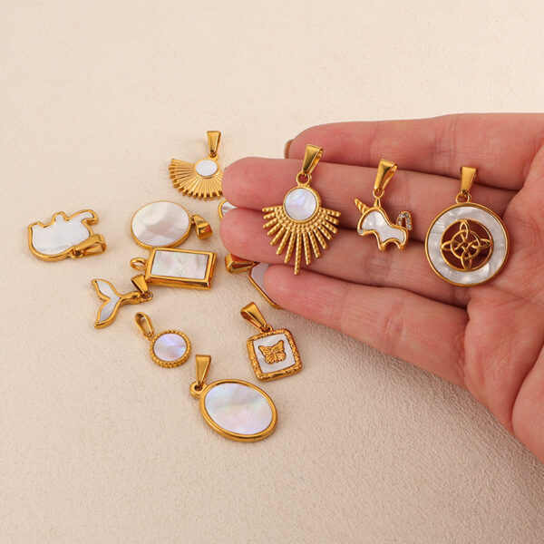 Wholesale Love tailed unicorn elephant fan-shaped white shell mother pendant