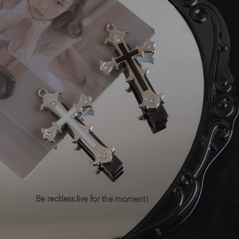Wholesale Retro Sexy Cross Hairpin Sweet and Cool Style Hair Clip