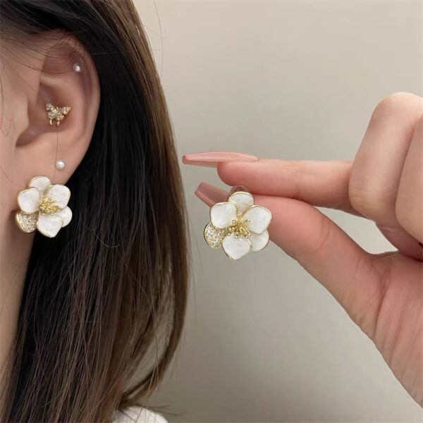 Wholesale Flower Earrings for Women, Elegant Niche Design Earrings,