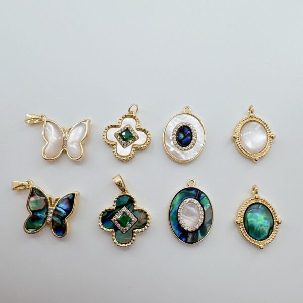Wholesale 18K Gold Plated Copper Natural White Abalone Butterfly Four Leaf Flower Vintage Oval Pendant