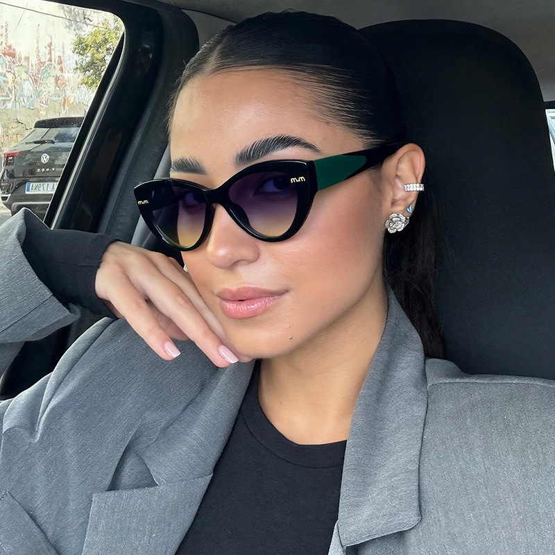Wholesale Light Luxury Butterfly-Shaped Large Frame, Slimming and High-End Two-Color Temple Sunglasses