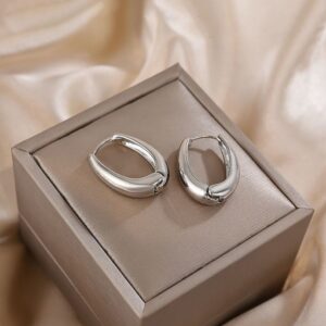 Plain circle u, silver