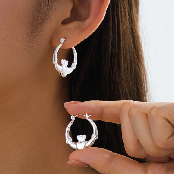 Wholesale High-End French Valentine's Day Simple Gold Earrings Heart Crown Hoop Earrings Holiday Music Festival Earrings