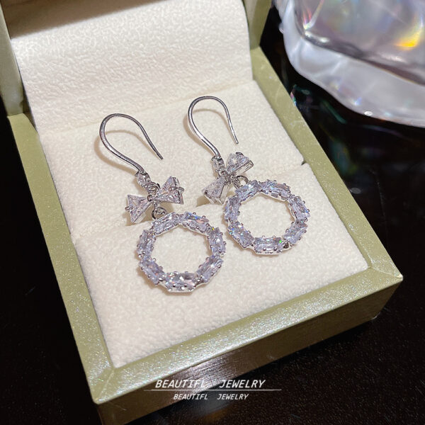 O1CN01HNOAvd1h56SxgSEFs_2208251784225-0-cib Wholesale Super Flash Zircon Ring Design Ear Hook Luxury Earrings