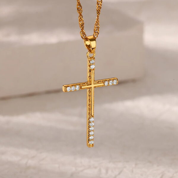Wholesale Copper Micro-inlaid Zircon Fashion Snake Cross Necklace
