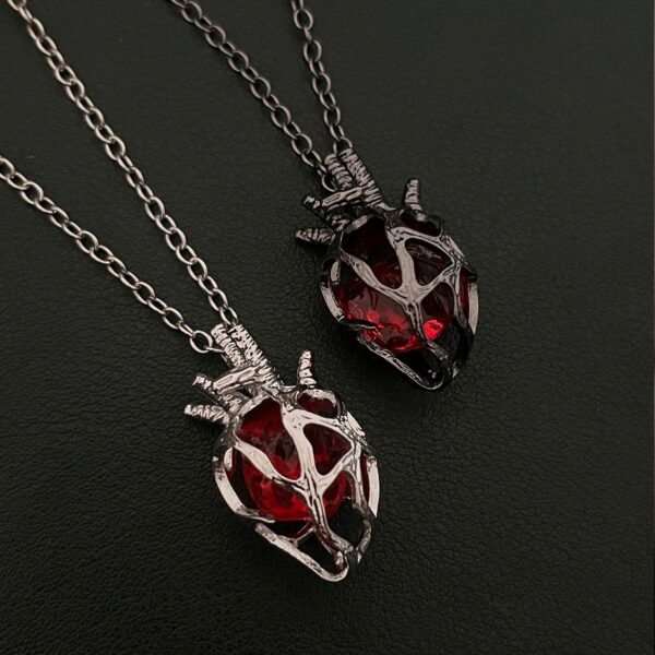 O1CN01HWNXLy1l7d8Y0IffQ_2216037694772-0-cib Wholesale Gothic dark style hollow heart red blue glass heart pendant necklace