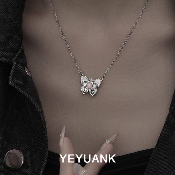 Wholesale fashion minimalist versatile niche design butterfly necklace