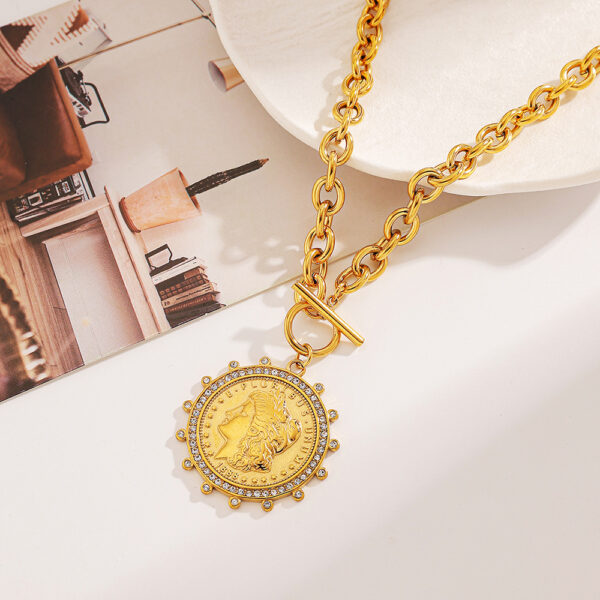 Wholesale stainless steel necklace queen portrait necklaces