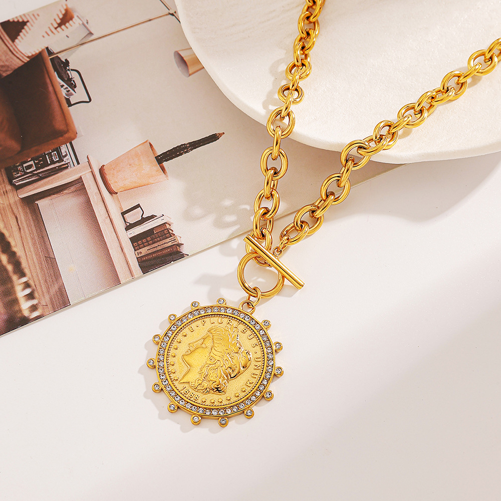 Wholesale stainless steel necklace queen rtrait necklaces