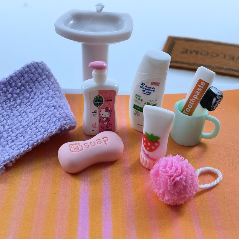 Wholesale Dollhouse mini simulation toiletries set Doll Aessories