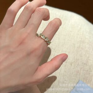 [Blue Butterfly Zirconia] / Adjustable opening