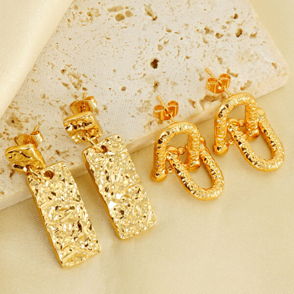 Wholesale pleated retro horseshoe buckle stainless steel fashion exaggerated earrings