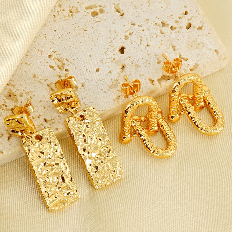 Wholesale pleated retro horseshoe buckle stainless steel fashion exaerated earrings