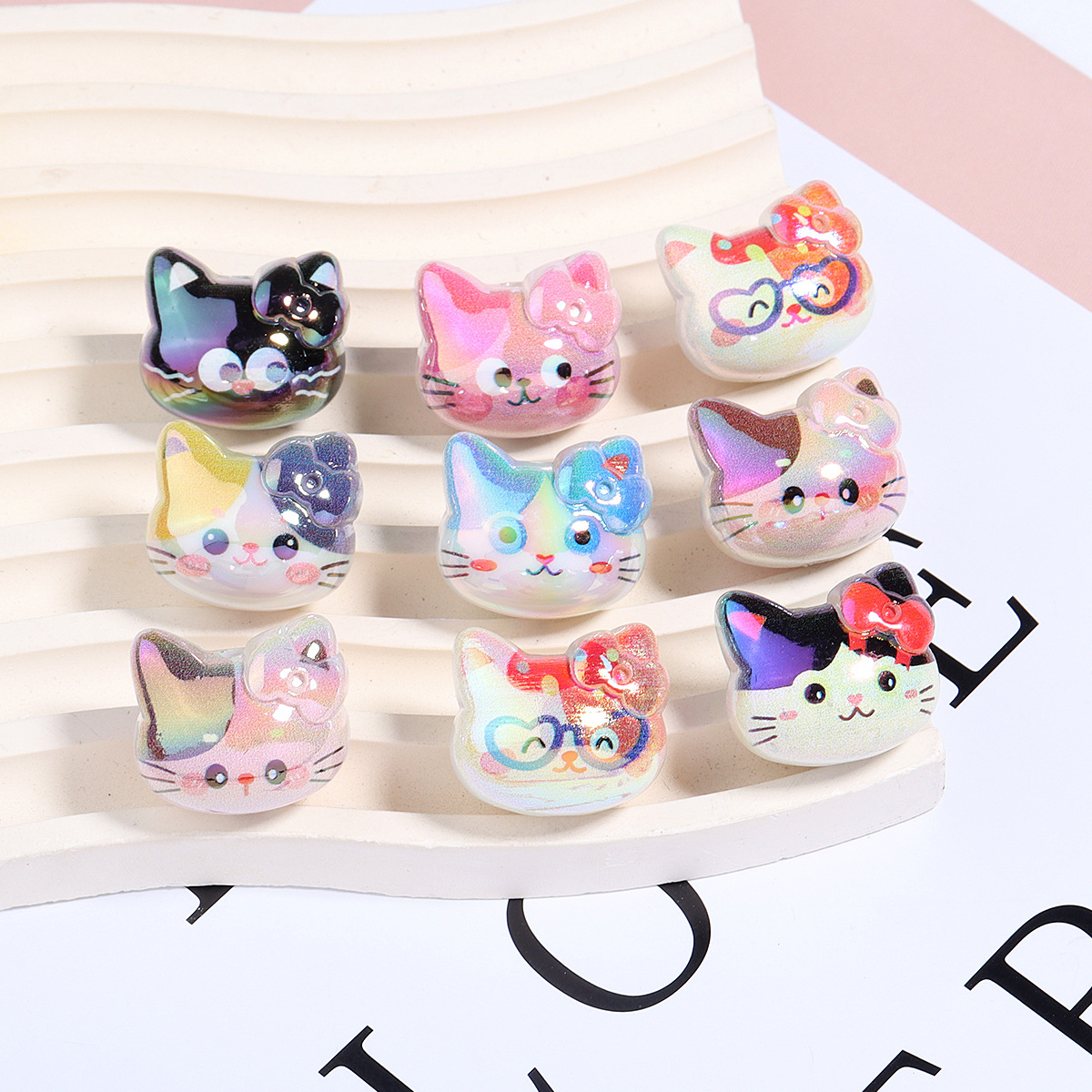 Wholesale Acrylic cartoon cute UV color plated three-dimensional color kitten perforated beads DIY jewelry beaded material aessories