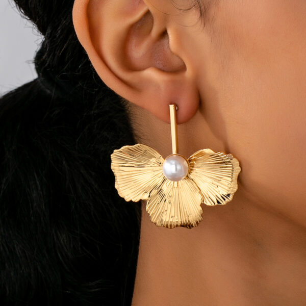 Wholesale Metal Folding Pattern Leaf Flower Earrings