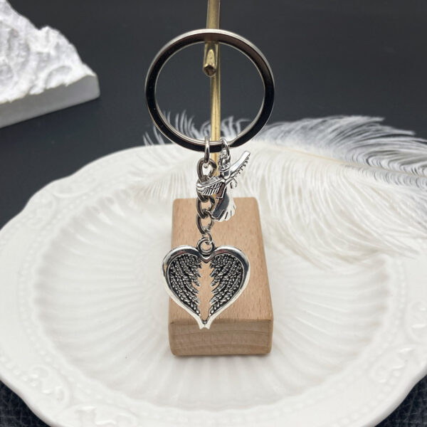 Wholesale Creative Ancient Silver Angel Love Wings Alloy Pendant Keychain