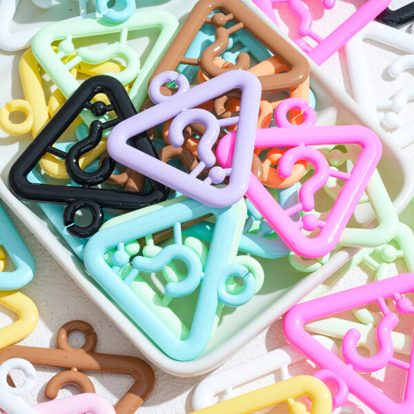O1CN01INVarp20wfS0jFIfb_2218603856914-0-cib Wholesale Corner question mark perforated acrylic beads