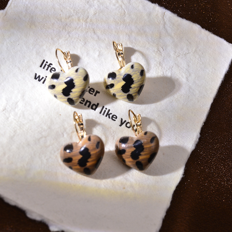 Wholesale Mirad Retro Leopard Pattern Heart Earrings