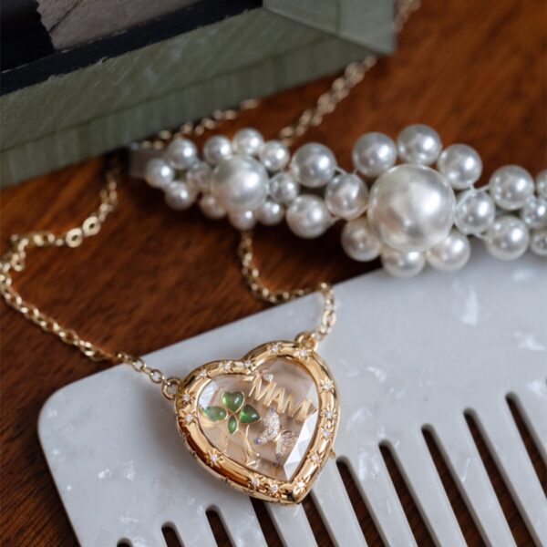 Wholesale Transparent glass opening and closing cute necklace