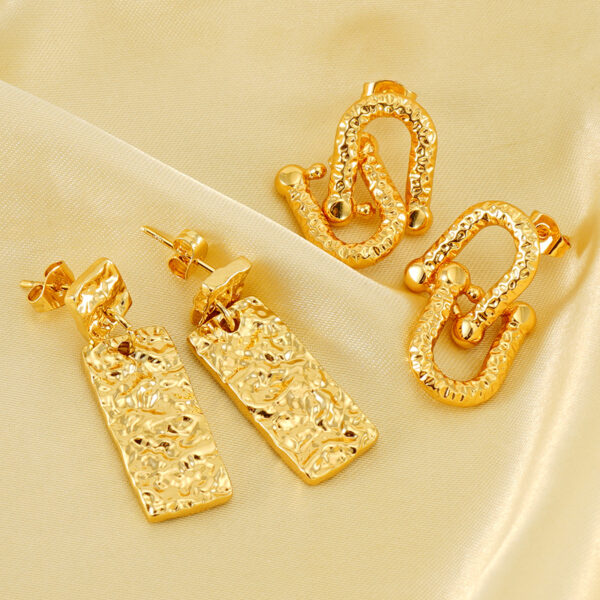 Wholesale pleated retro horseshoe buckle stainless steel fashion exaggerated earrings