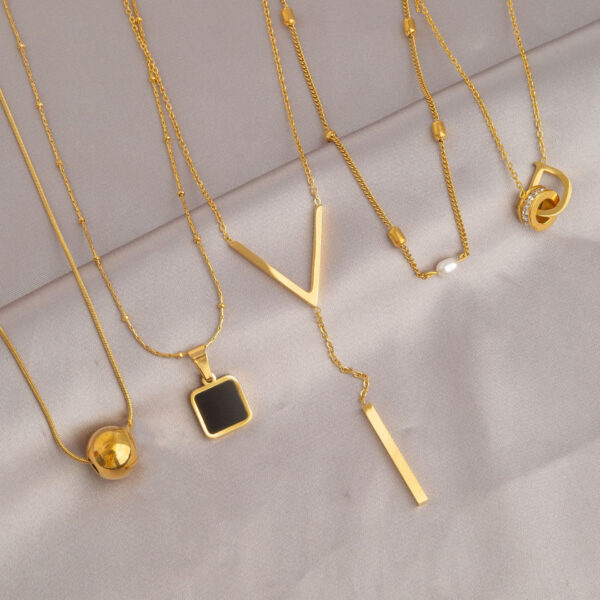 Wholesale Gold Titanium Steel Necklace for Women, Non-Fading