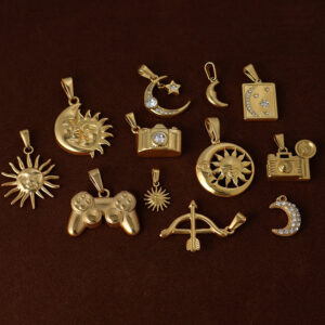 Wholesale Stainless steel camera bow and arrow game console sun pendant