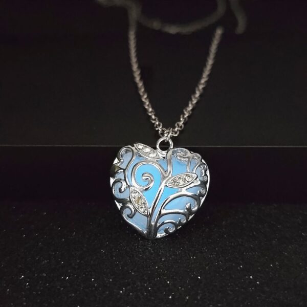 Wholesale Hollow-out Ocean Heart Glowing Necklace