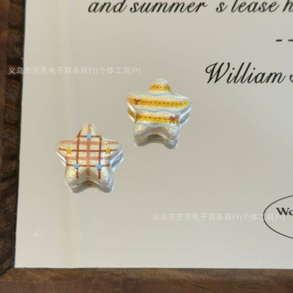 Wholesale 10pcs embossed silk gold pentagonal star acrylic beads