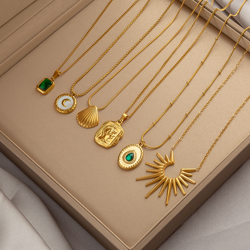 Wholesale Aessible Luxury Niche Emerald Titanium Steel Necklace Women's Ins Style