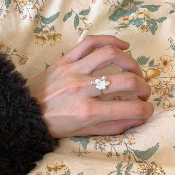 O1CN01JN4BHT1mGA42m4XZ5_2215649434926-0-cib Wholesale Vintage Drawing Flower Opening Ring Niche Design Finger Ring