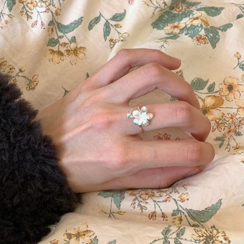 Wholesale Vintage awing Flower Opening Ring Niche Design Finger Ring