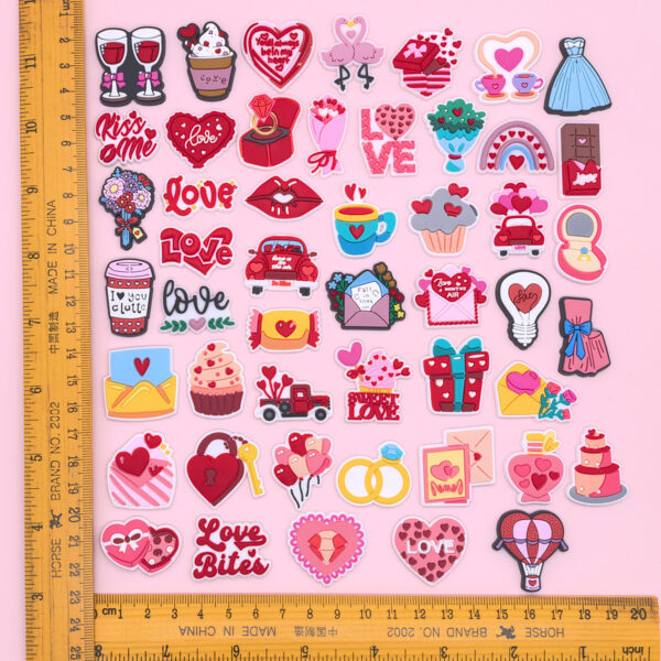 Wholesale Random 100pcs Valentine's Day cartoon hole shoe buckle