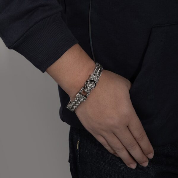 Wholesale Europe and the United States cross-border hot men's bracelet vintage punk stainless steel snake head beast skull bracelet does not fade