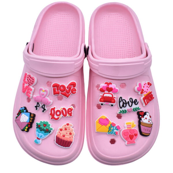 Wholesale Random 100pcs Valentine's Day cartoon hole shoe buckle