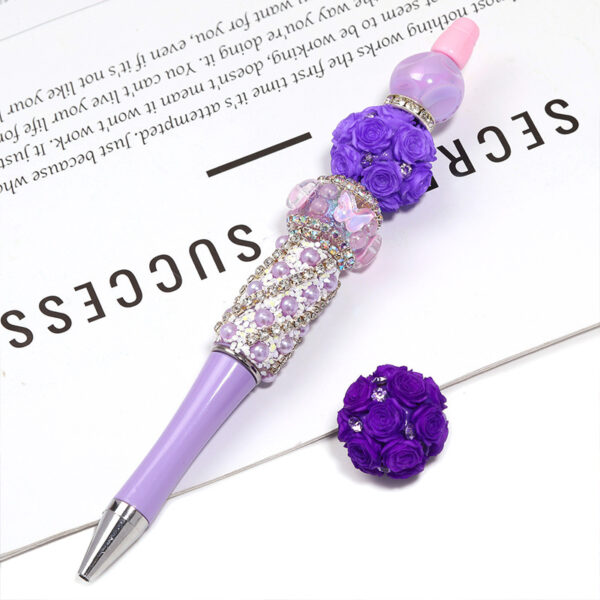 Wholesale New rose beaded necklace, fashionable and luxurious, featuring rhinestone beads, versatile acrylic heavy-duty flower beads.